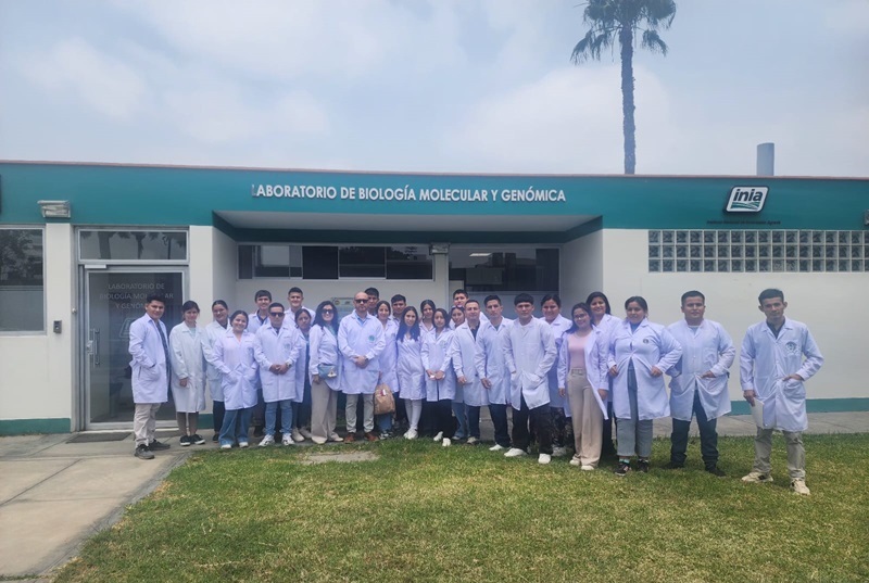 Estudiantes de Biotecnología de la UNIFSLB visitan el Instituto Nacional de Innovación Agraria