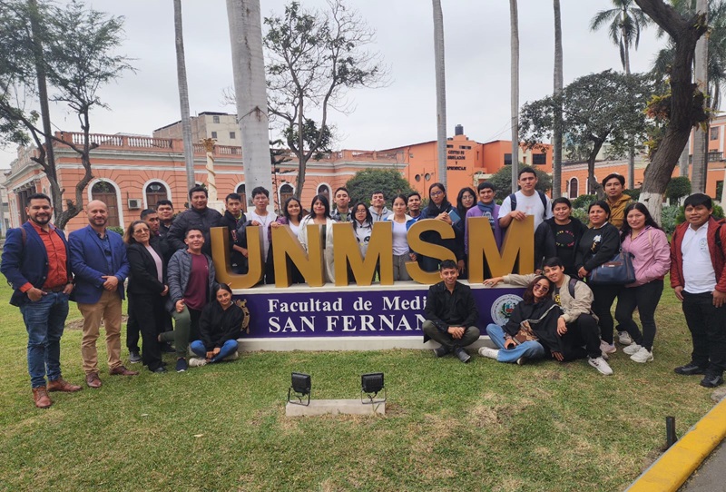 Estudiantes de Biotecnología de la UNIFSLB realizan visita técnica  visita al Laboratorio de Biología Molecular del Grupo de Investigación de Biotecnología Microbiana y Salud de la Facultad de Farmacia y Bioquímica de la UNMSM