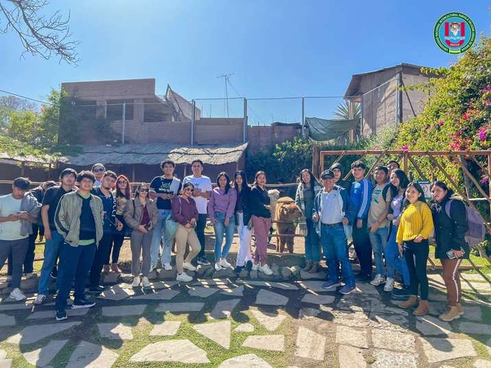 Estudiantes de la UNIFSLB visitan Michell: fábrica líder en tratamiento de fibra de alpaca y tejidos de exportación