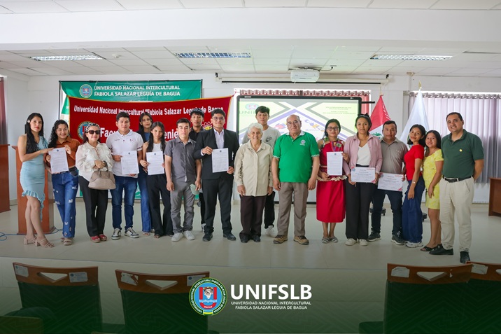 Entrega de resoluciones a ganadores del Concurso de Incubadoras